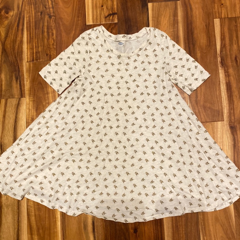 Girl’s Size 4 Cotton Cream Swing Dress Covered in Little Gold Flies -EUC
